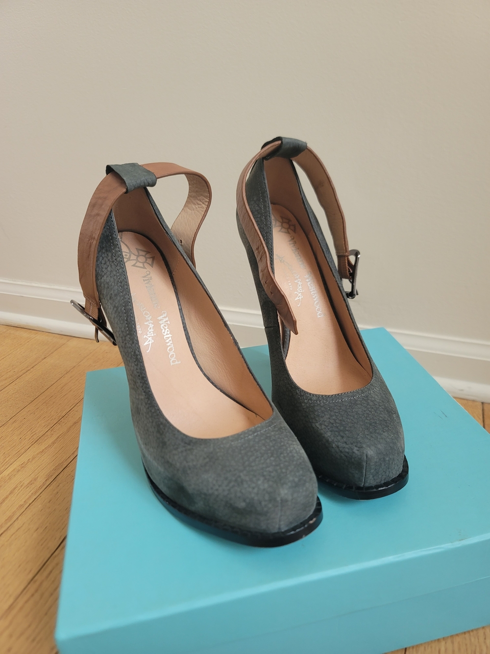 Vivienne Westwood Suede Pumps (SAGE)